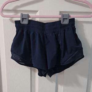 Lululemon 2.5 Inseam Hotty Hots